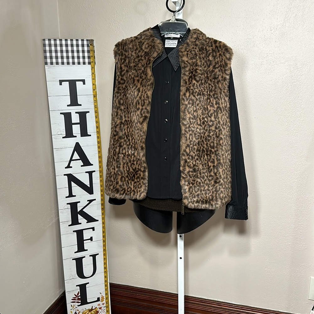 Designers Originals Faux Fur Sweater Vest medium petite leopard bonus Blouse 4P